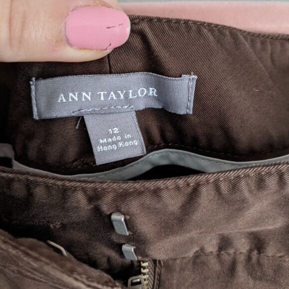 Ann Taylor | Floral Embroidered Hem Ankle Cropped Pants Sz 12 - Picture 4 of 9